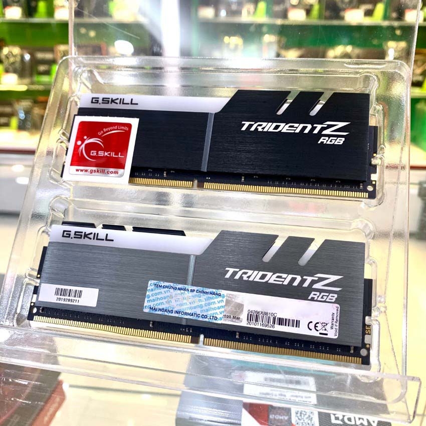 RAM Desktop Gskill Trident Z RGB (F4-3600C19D-16GTZRB) 16GB (2x8GB) DDR4 3600MHz