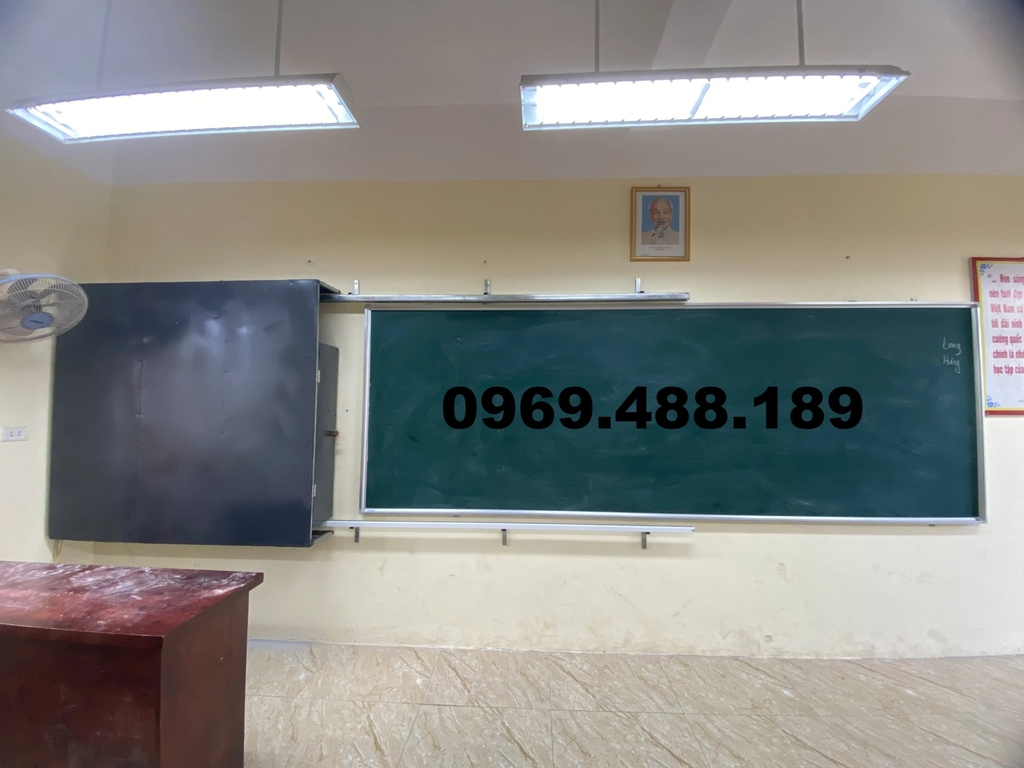 Giá treo tivi di động