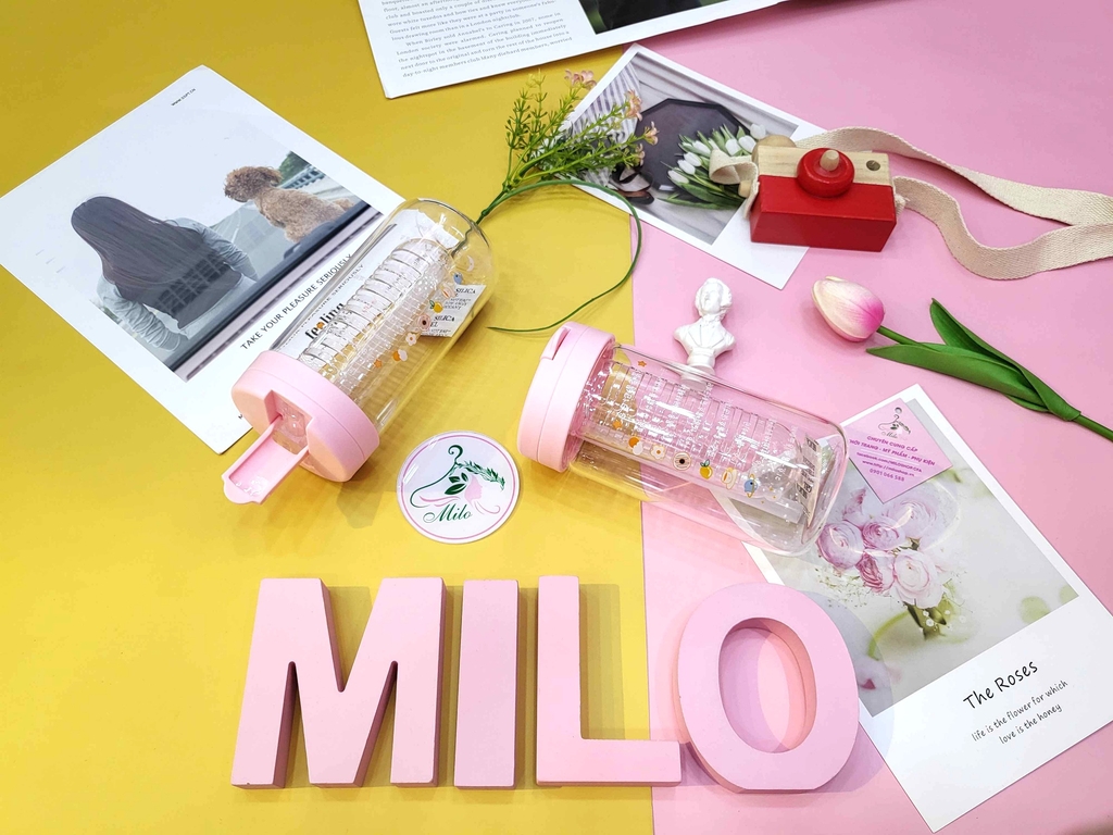 Bình nước thủy tinh họa tiết hoa mini kèm ống hút (màu hồng) - 550ml