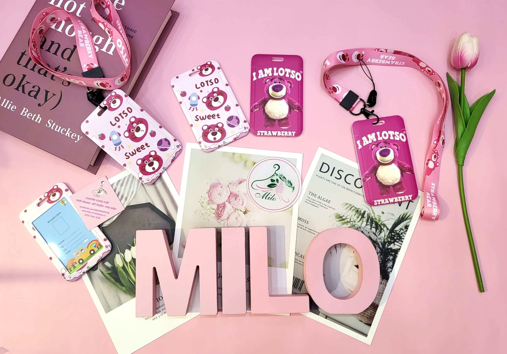 Thẻ tên gấu Lotso cute kèm dây đeo thẻ