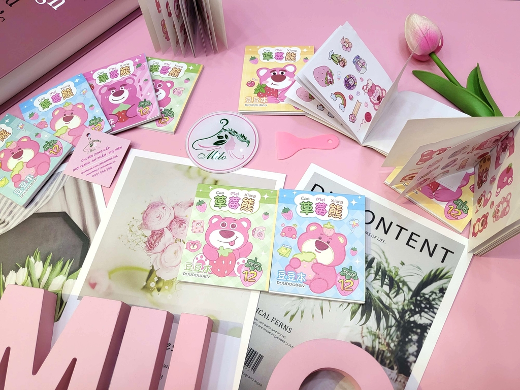 Sổ sticker gấu dâu Lotso cute tặng kèm gạt sticker - Cao Mei Xiong