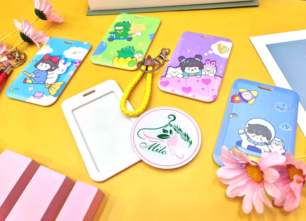 Thẻ tên hoạt hình cute nhiều màu có móc khóa