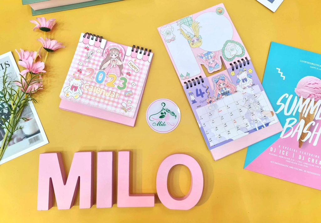 Lịch để bàn hoạt hình cute có ghi chú và sticker