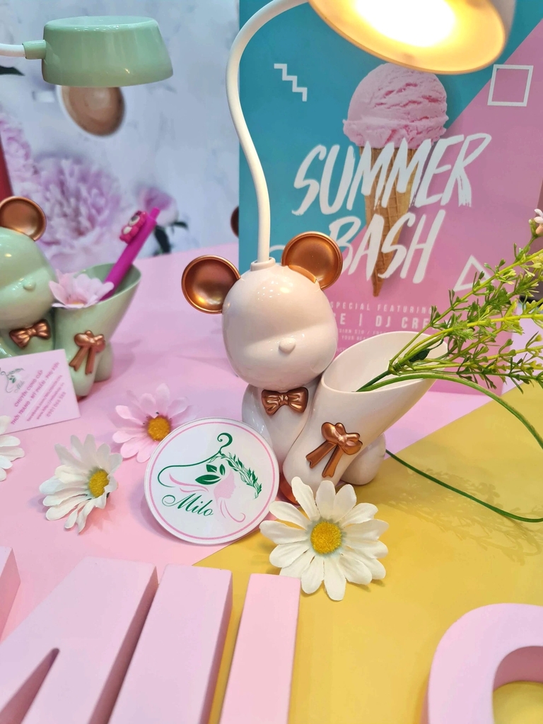 Đèn ngủ để bàn hình gấu Bearbrick có ống cắm bút