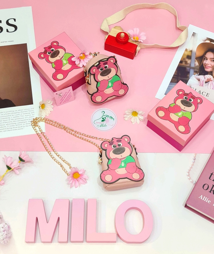 Túi xách đeo chéo mini hình gấu Lotso kèm hộp xinh xắn