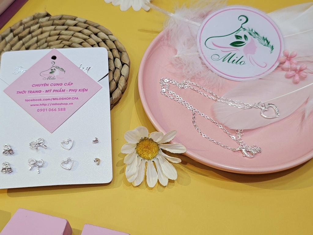 Set bộ trang sức gồm 4 đôi bông tai và 01 dây chuyền