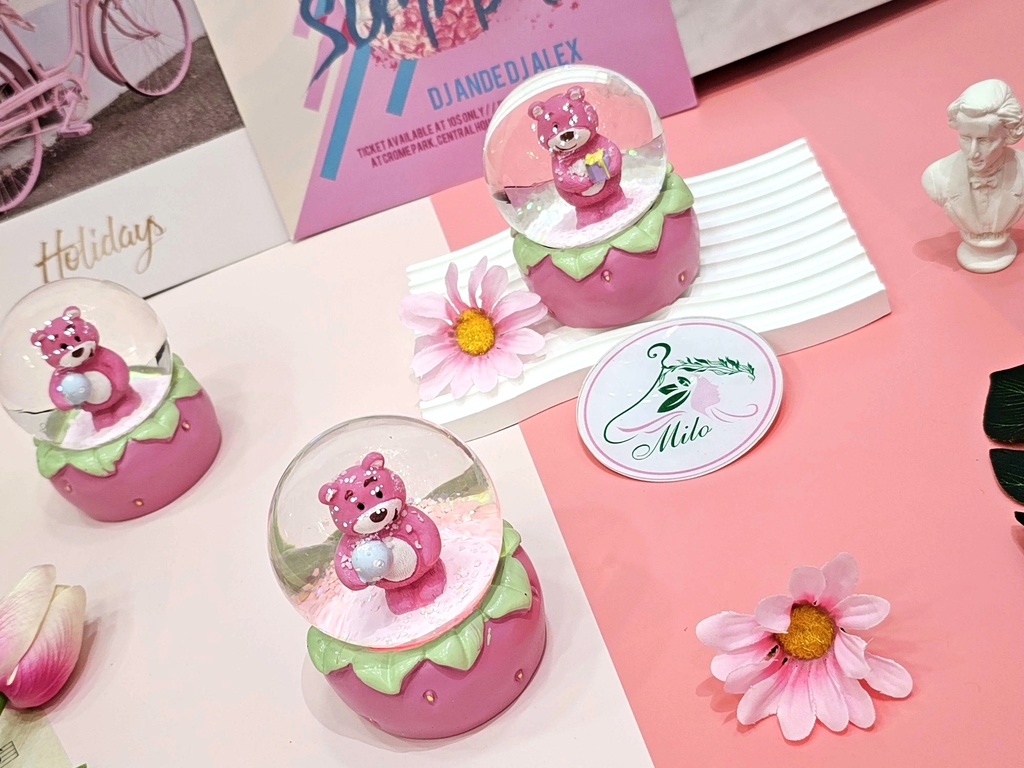 Quả cầu tuyết gấu dâu Lotso