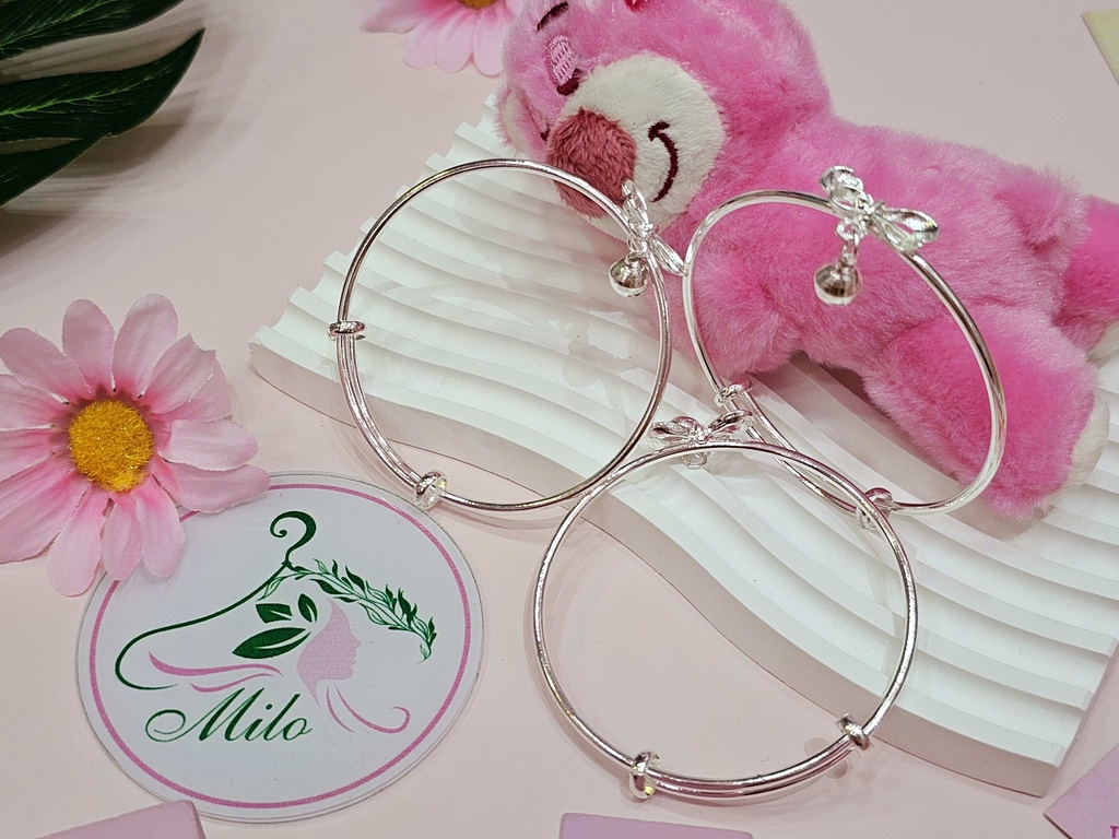 Vòng tay họa tiết nơ phối chuông
