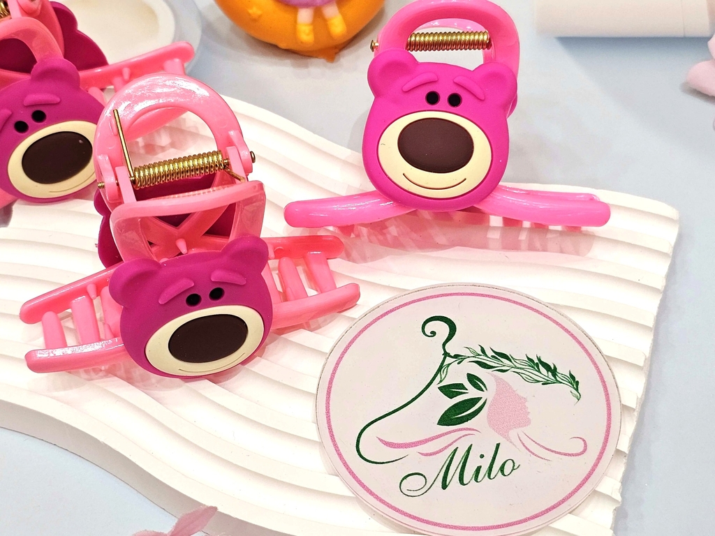 Kẹp tóc sticker 3D gấu dâu Lotso (hồng)