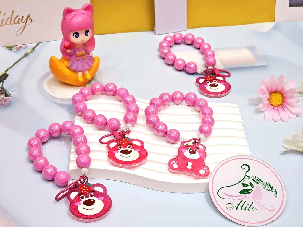 Móc khóa gấu dâu Lotso kim tuyến dạng hạt chuỗi