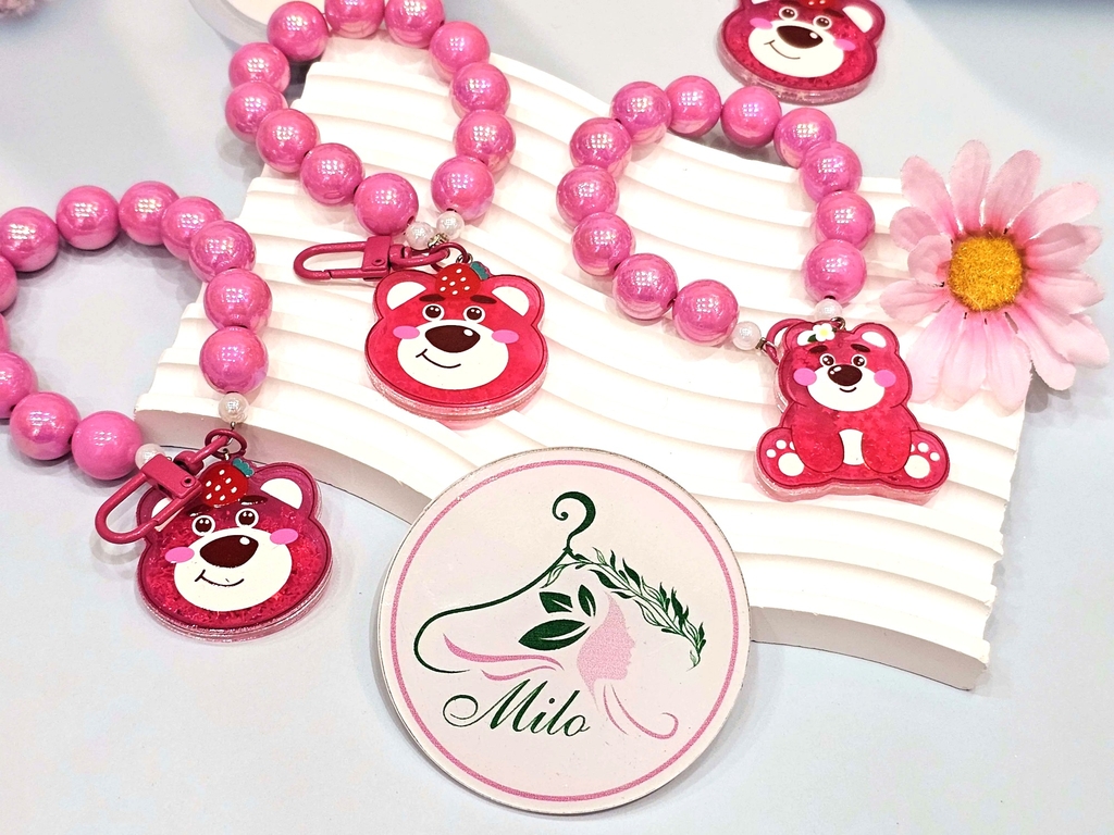 Móc khóa gấu dâu Lotso kim tuyến dạng hạt chuỗi