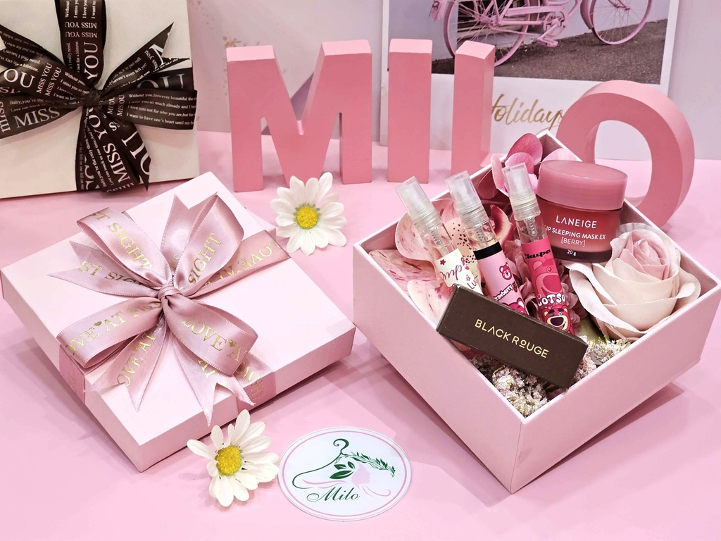 Hộp quà size 3 có hoa nến (14cm x 14cm x 7cm) - mẫu 4