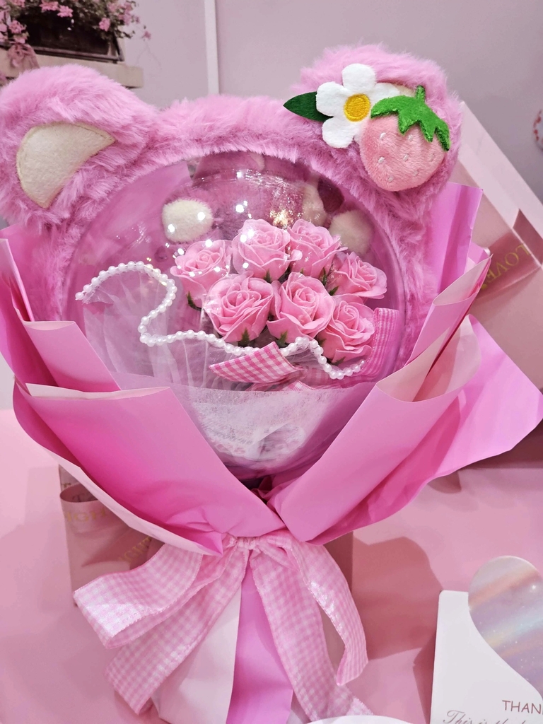 Bó hoa quả cầu gấu dâu Lotso full hộp (kèm đèn + thiệp)