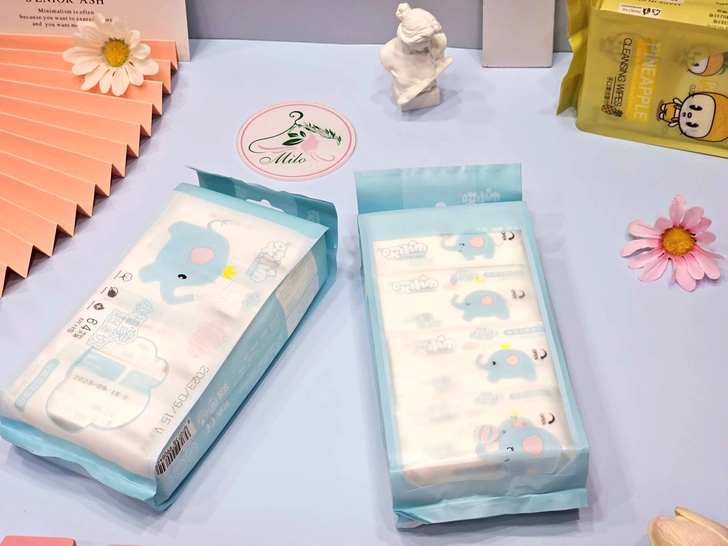 Khăn giấy ướt mini (bịch 8 gói)