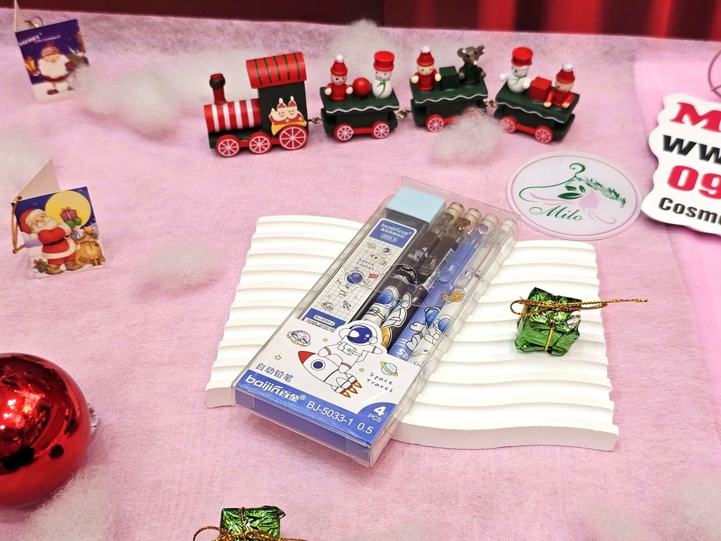 Hộp 4 bút chì bấm kèm 100 ngòi Moka