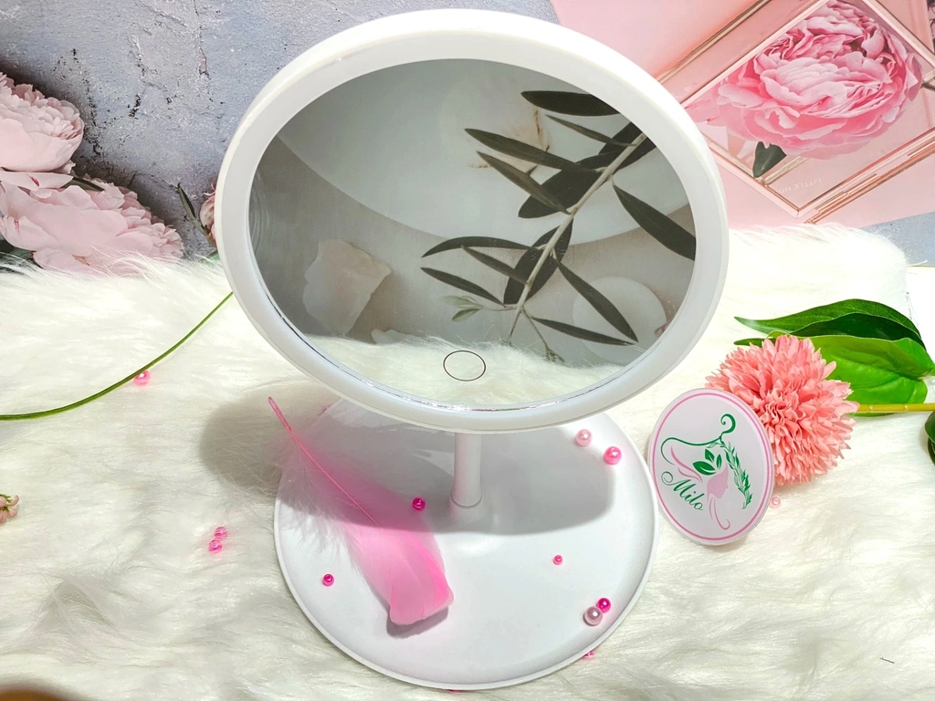 Gương trang điểm có đèn led