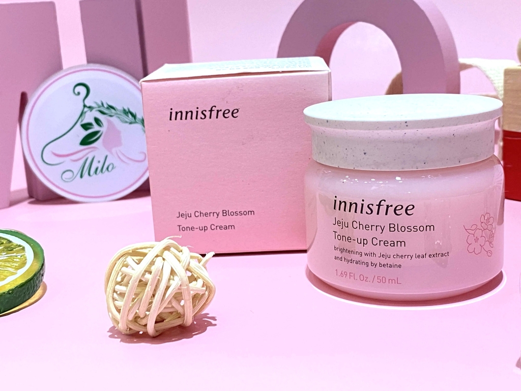 Kem dưỡng trắng da nâng tone Innisfree Jeju Cherry Blossom Tone-Up Cream - 50ml