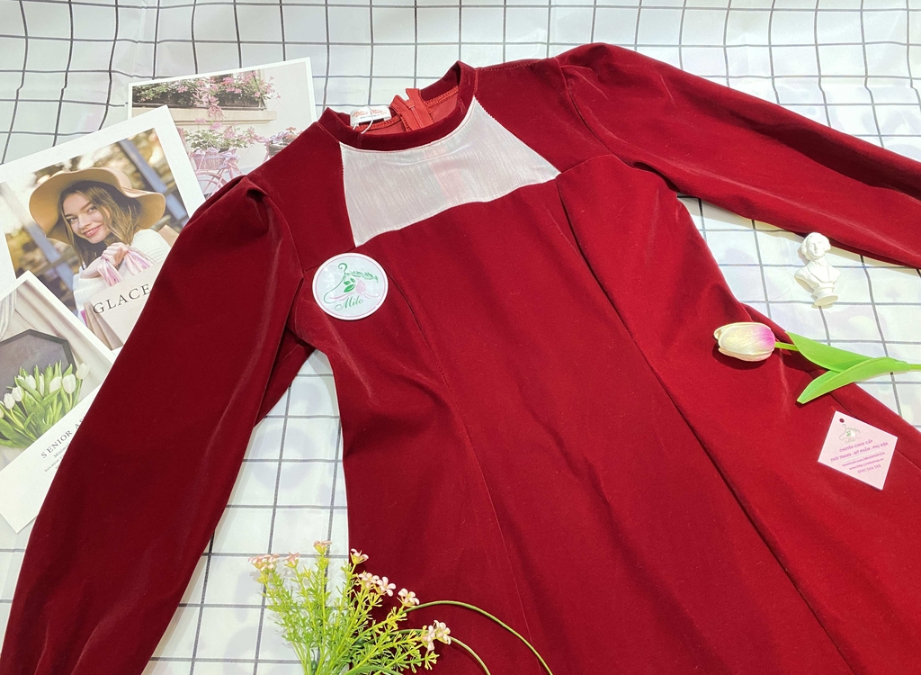 Đầm nhung phối lưới ngực, tay rút form dài