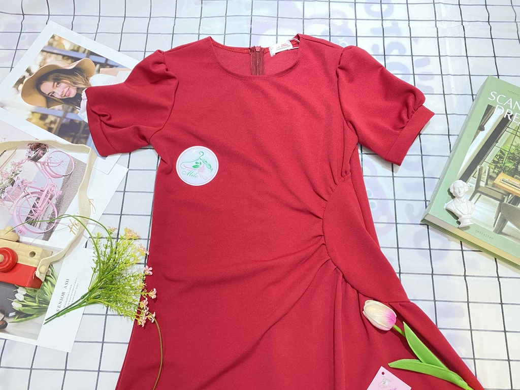 Đầm body tay bo xoắn eo - màu đỏ