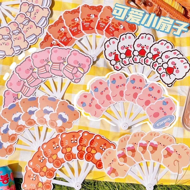 Quạt nhựa cầm tay xếp lại hình cute