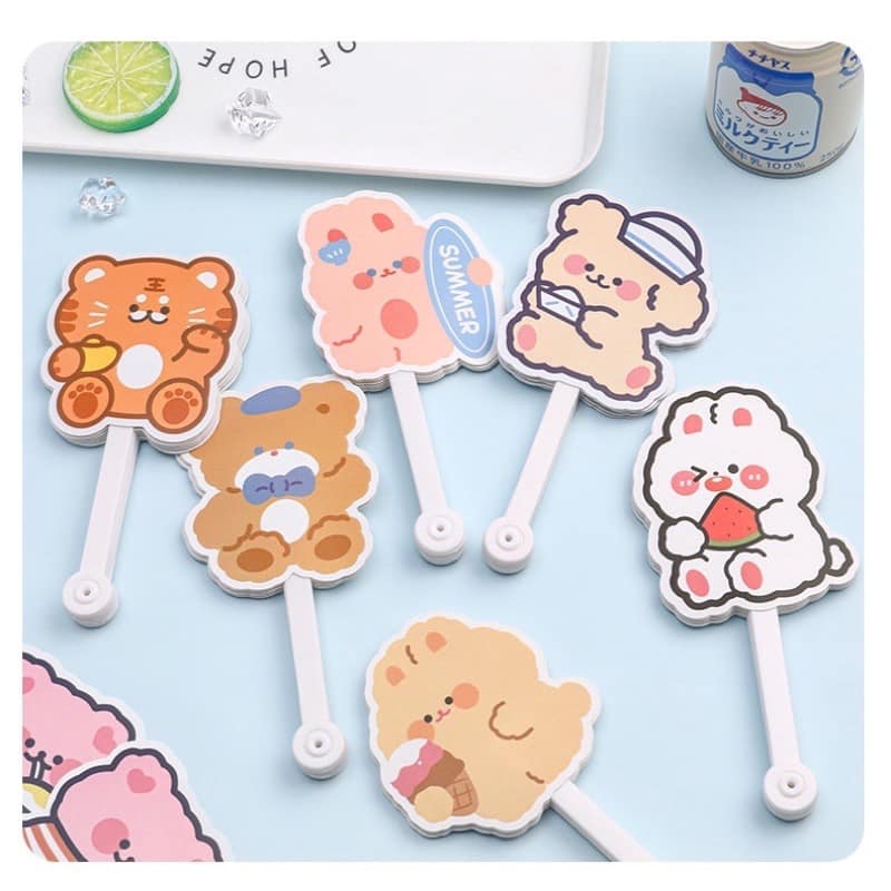 Quạt nhựa cầm tay xếp lại hình cute