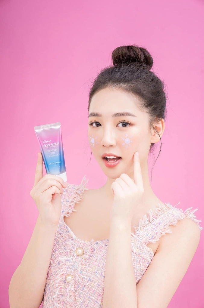Kem chống nắng Skin Aqua Tone Up UV Essence 80g - SPF50+PA++++ (màu tím)