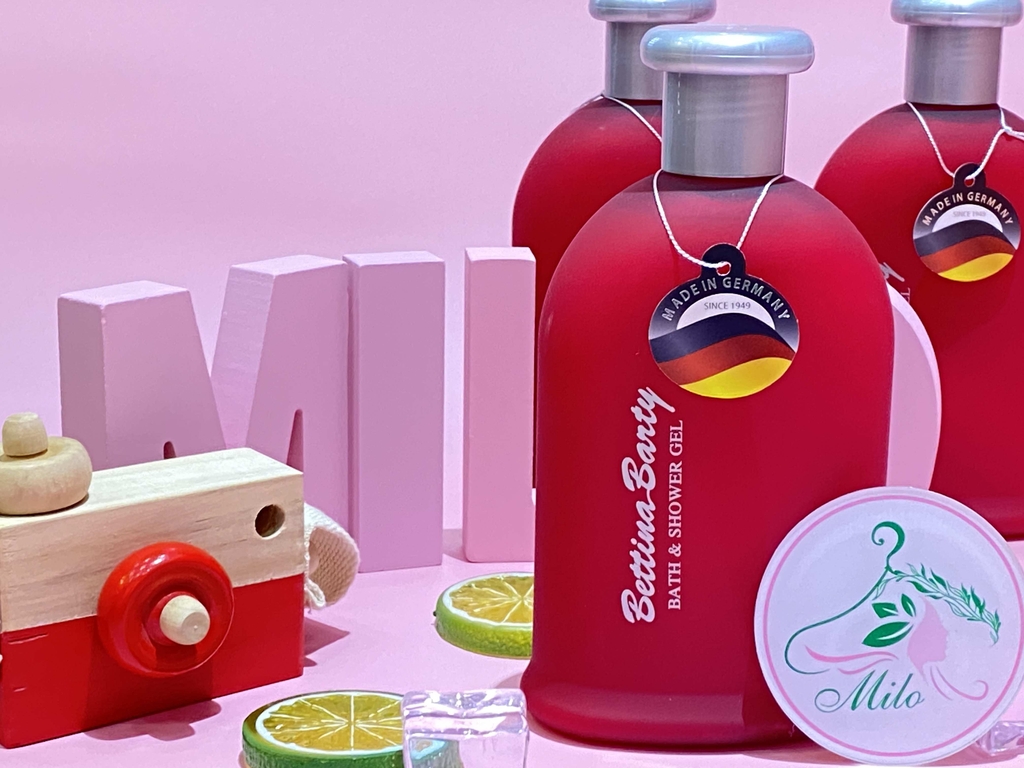 Sữa tắm Bettina Barty Bath & Shower Gel- 500ml - Đức (màu đỏ)