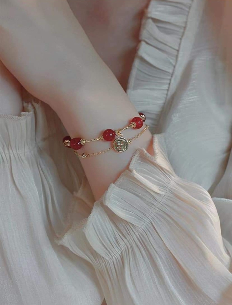 Lắc tay phong thủy hạt ngọc đỏ phối đồng tiền