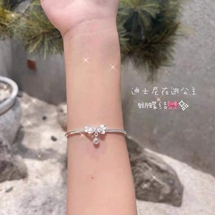 Vòng tay họa tiết nơ phối chuông