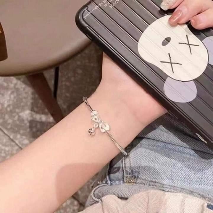 Vòng tay họa tiết nơ phối chuông
