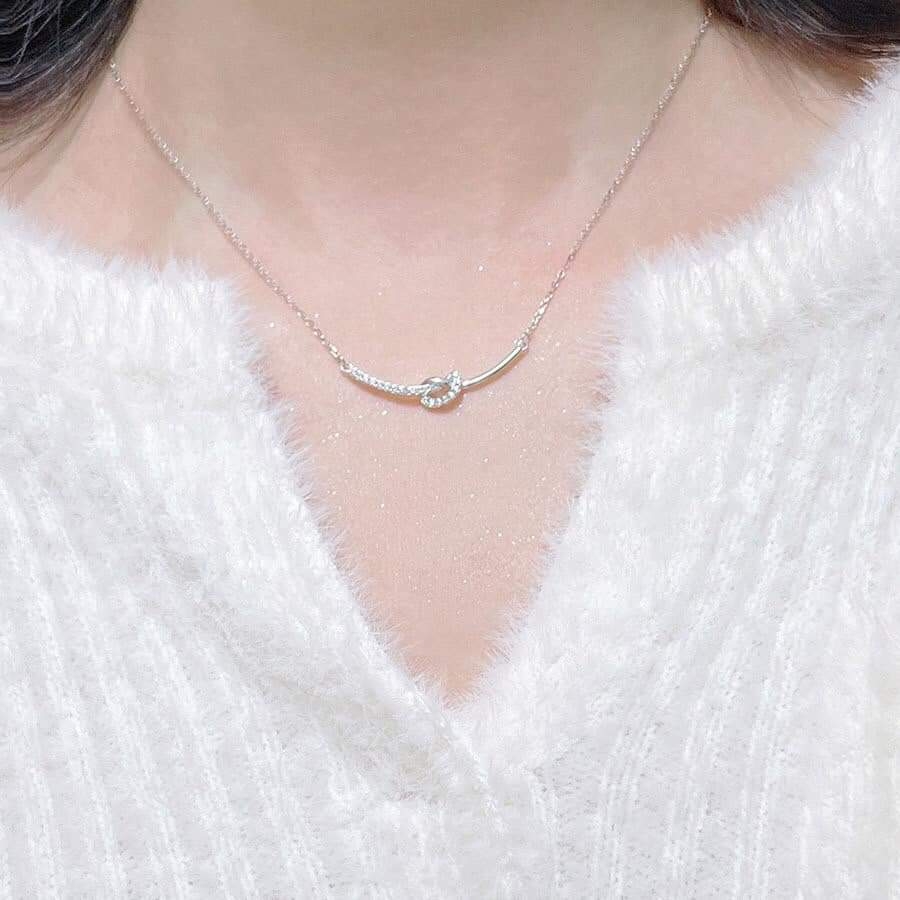 Dây chuyền kiểu nút thắt đính đá