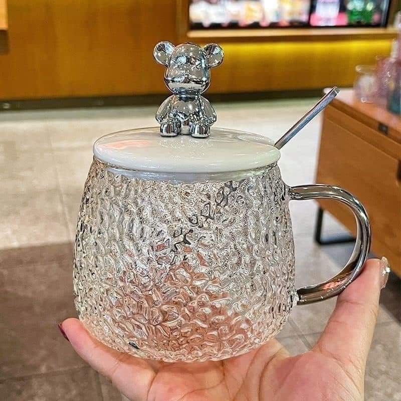 Ly thủy tinh có quai kèm nắp gấu và thìa