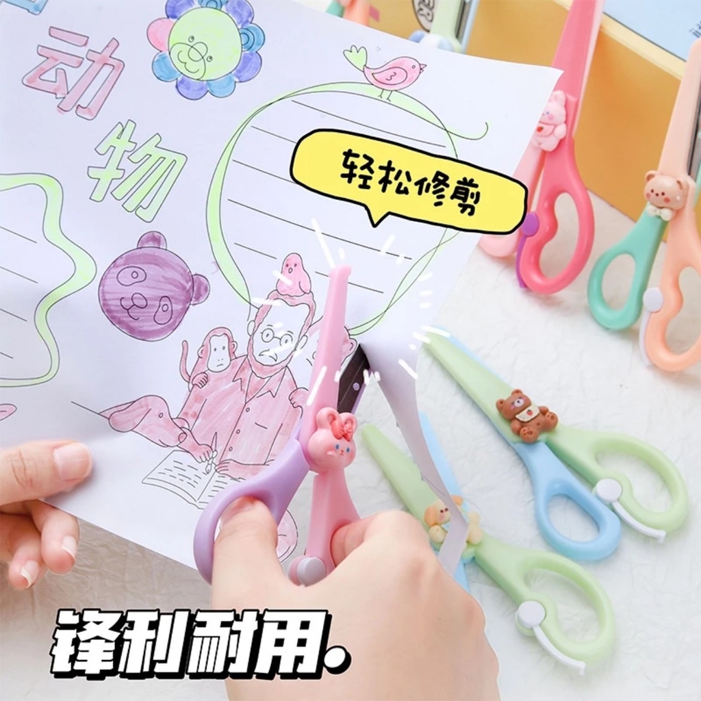 Kéo đính charm hoạt hình 3D nhiều màu