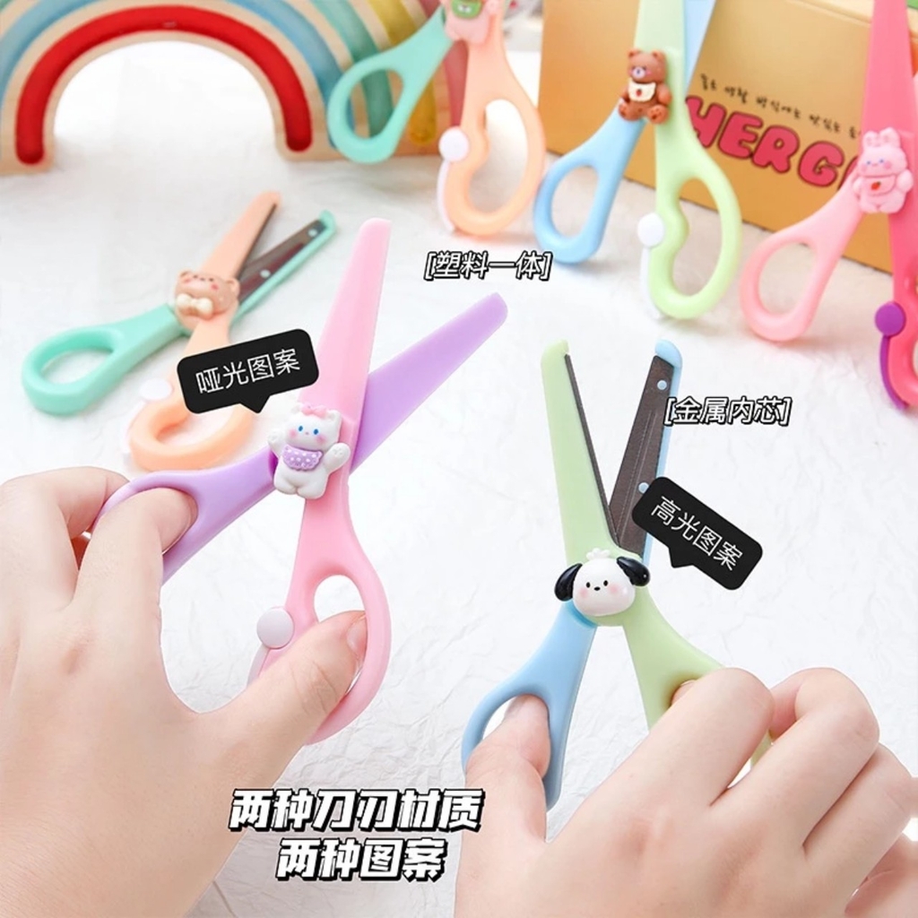Kéo đính charm hoạt hình 3D nhiều màu