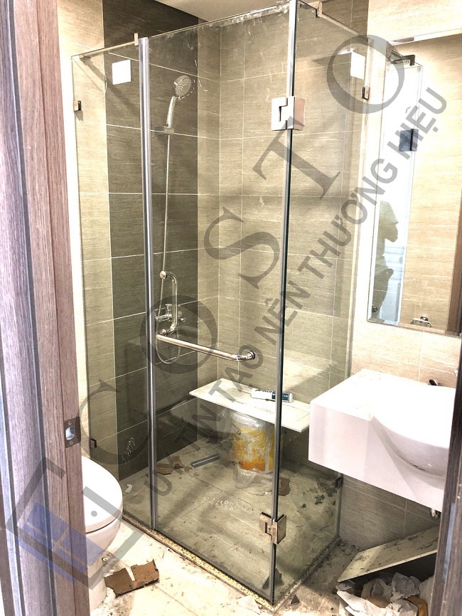 Báo giá phòng tắm kính 90 độ