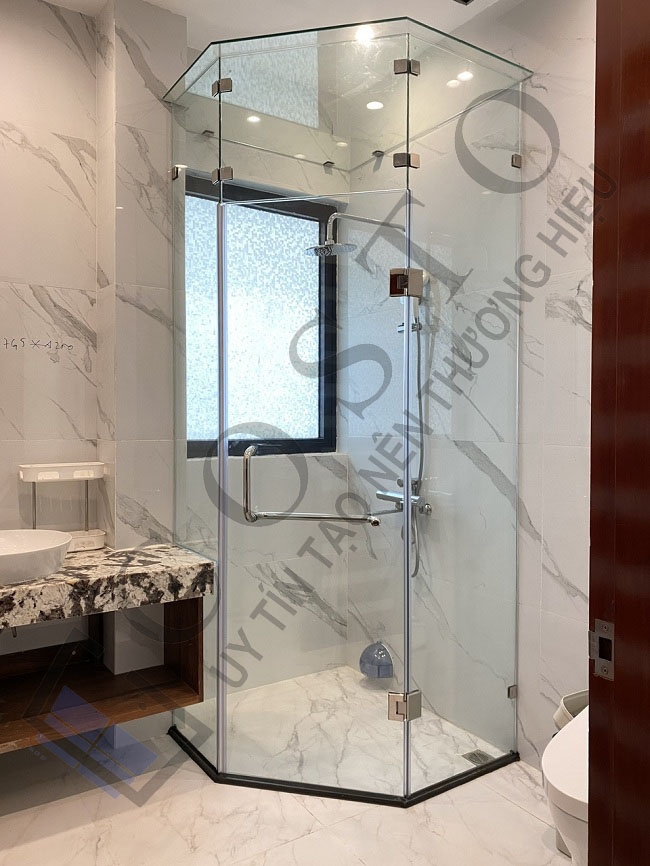 Cabin tắm 135 độ