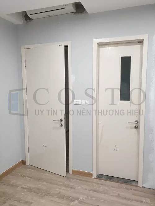 Cửa composite trắng