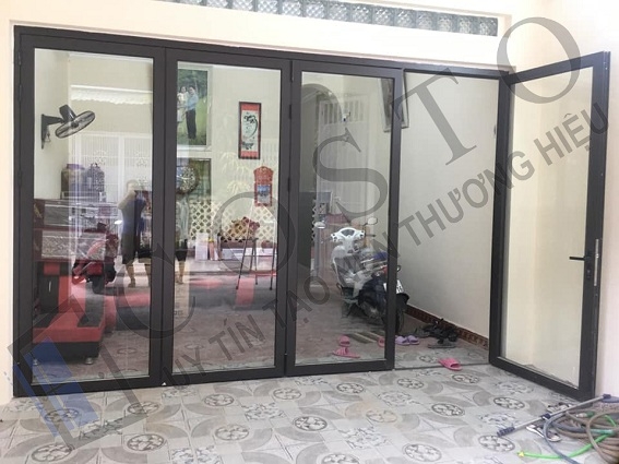 Cửa gấp 4 cánh nhôm Xingfa
