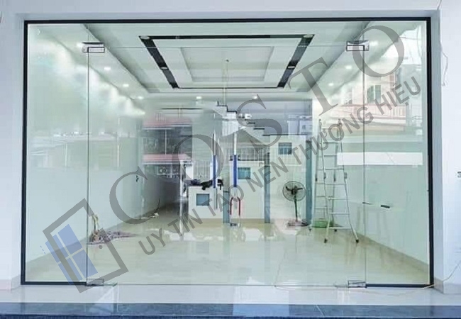 Cửa kính cường lực 2 cánh giá bao nhiêu?