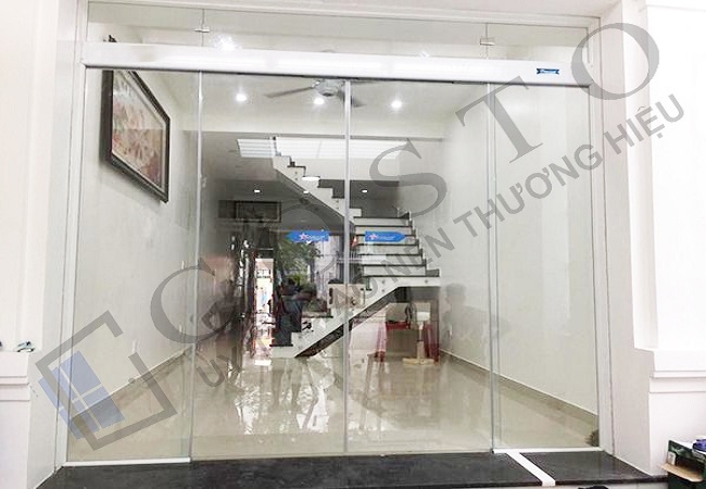 Cửa kính cường lực khung nhôm