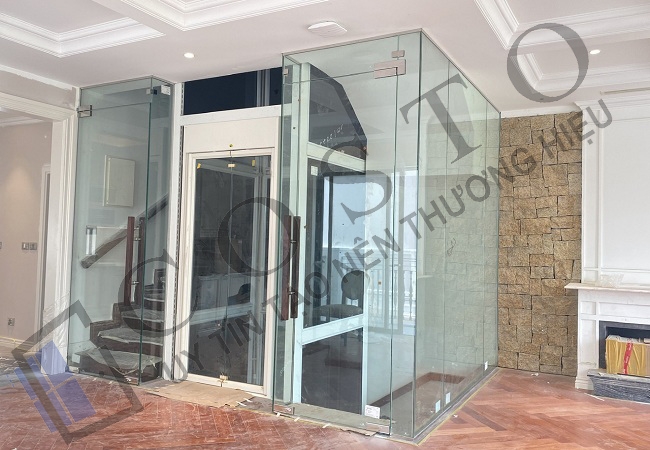 Cửa kính thủy lực mở quay 1 cánh