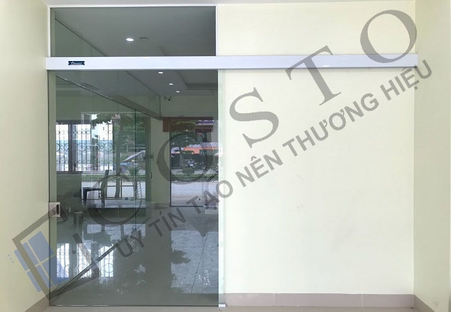 Cửa lùa kính cường lực ray treo