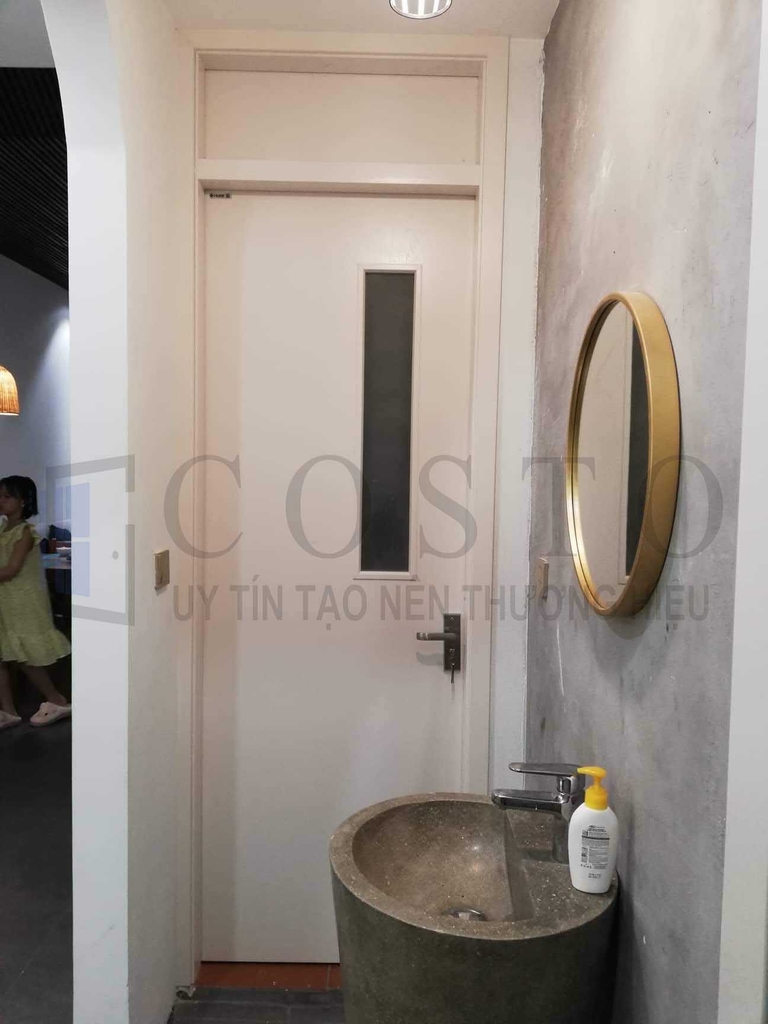 Cửa nhựa composite trắng