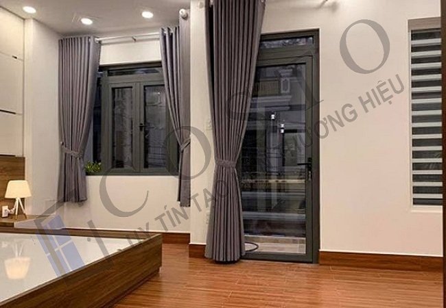 Cửa phòng ngủ nhôm kính