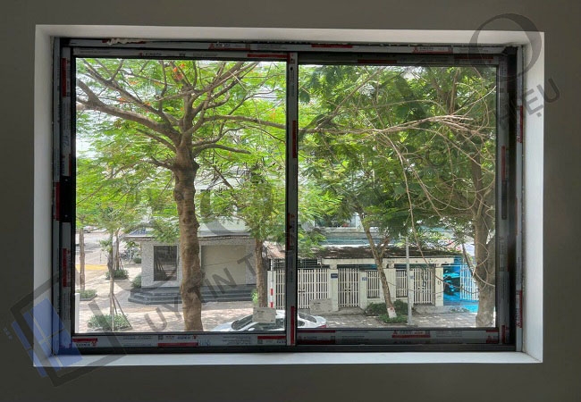 Cửa sổ lùa 2 cánh nhôm Xingfa hệ 93