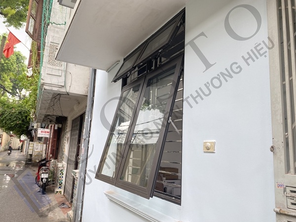Cửa sổ mở hất 2 cánh