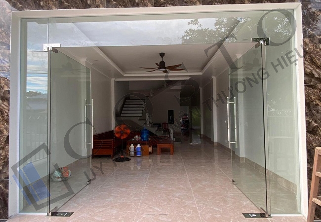 Cửa thủy lực đẹp