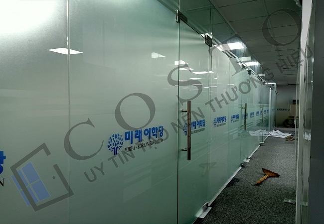 GIÁ CỬA KÍNH THỦY LỰC