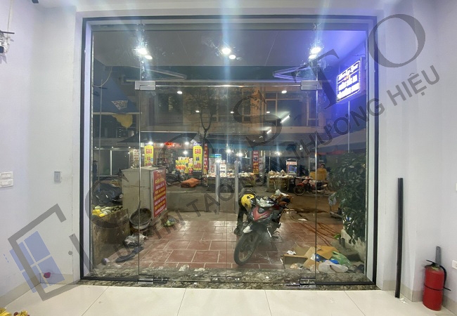 Giá cửa thủy lực 2 cánh