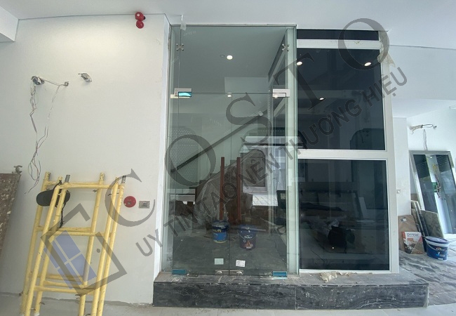 Giá cửa thủy lực 2 cánh